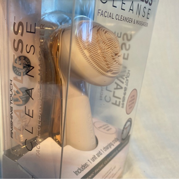 Finish Touch Flawless Cleanse Silicone Rechargeable Facial Cleanser Massager - Picture 5 of 5